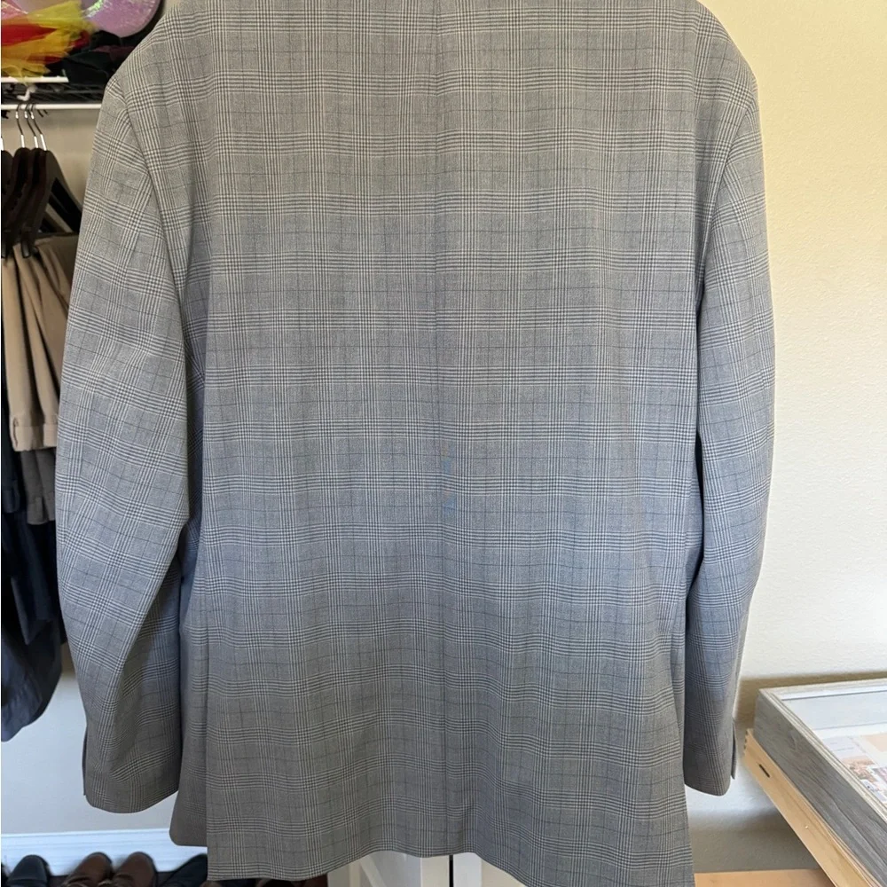 Michael Kors Light Gray Glen Plaid Suit Jacket Set
Jacket 52L Pants 42Wx32L - Picture 2 of 7